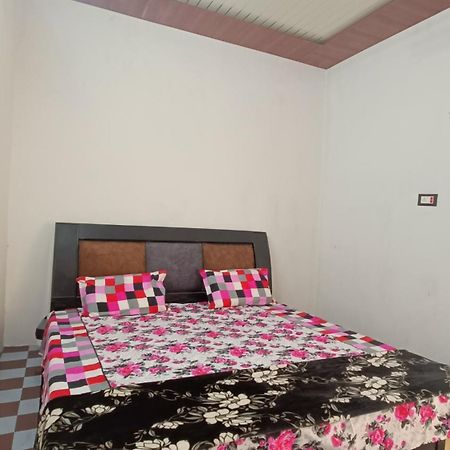 Keshav Narayan Home Stay Mathura Buitenkant foto